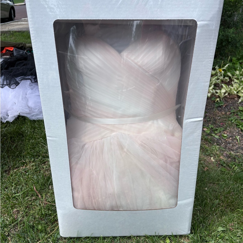 Vera Wang ombré Strapless Tulle Ball Gown with Blush Accents - Picture 2 of 3